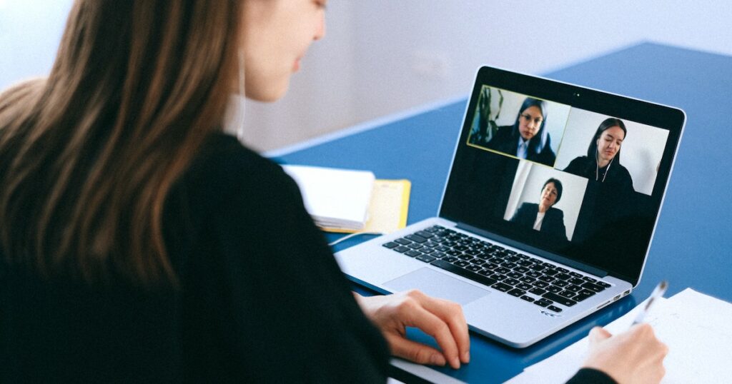 Learn 12 Advantages and Disadvantages of Video Conferencing